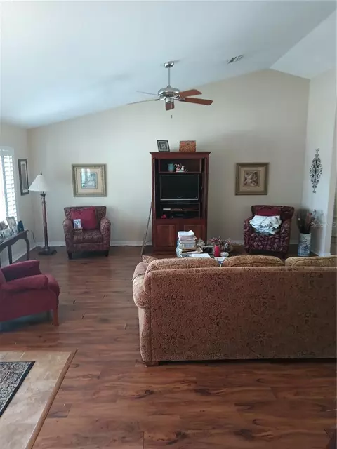 Living - 987 SE 65 Cir, Ocala, FL 34472 photo 1 of 5