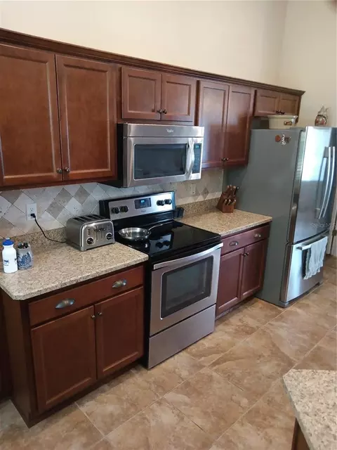 Kitchen - 987 SE 65 Cir, Ocala, FL 34472 photo 3 of 3