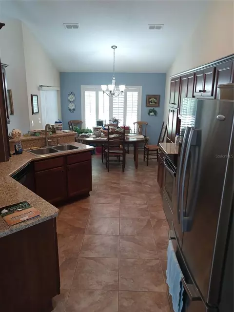 Kitchen - 987 SE 65 Cir, Ocala, FL 34472 photo 1 of 3