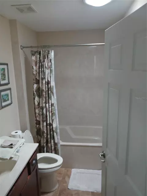 Bath - 987 SE 65 Cir, Ocala, FL 34472 photo 4 of 4