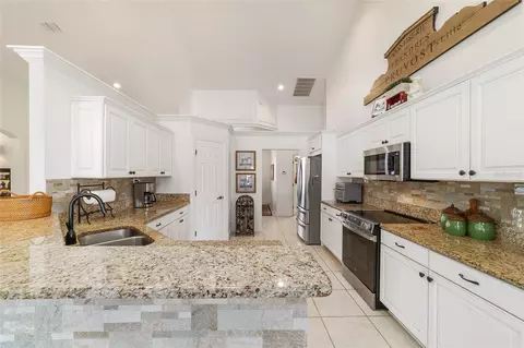 Kitchen - 2806 SE 30th St, Ocala, FL 34471 photo 2 of 4