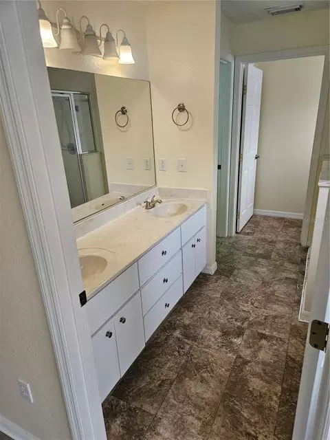 Bath - 5704 Pecan Rd, Ocala, FL 34472 photo 1 of 5