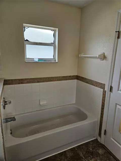Bath - 5704 Pecan Rd, Ocala, FL 34472 photo 3 of 5
