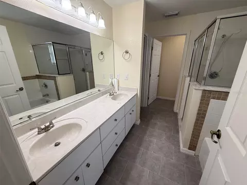 Bath - 5704 Pecan Rd, Ocala, FL 34472 photo 1 of 4