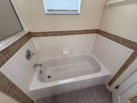 Bath - 5704 Pecan Rd, Ocala, FL 34472 photo 2 of 4
