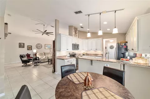 Kitchen - 6370 SW 117th Loop, Ocala, FL 34476 photo 2 of 7