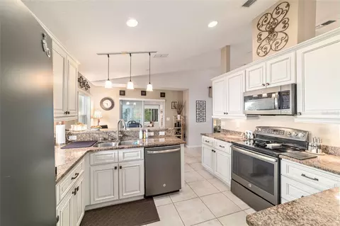 Kitchen - 6370 SW 117th Loop, Ocala, FL 34476 photo 7 of 7
