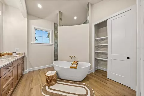 Bath - 2120 SE 41st Ave, Ocala, FL 34471 photo 1 of 6