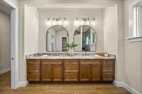 Bath - 2120 SE 41st Ave, Ocala, FL 34471 photo 2 of 6