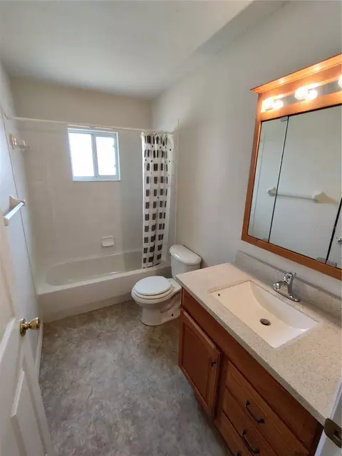 Bath - 6202 SW 100th Loop, Ocala, FL 34476 photo 1 of 2