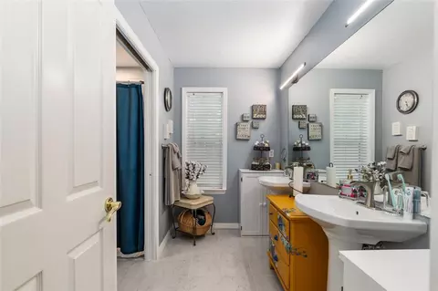 Bath - 275 SE 34th Pl, Ocala, FL 34471 photo 1 of 8