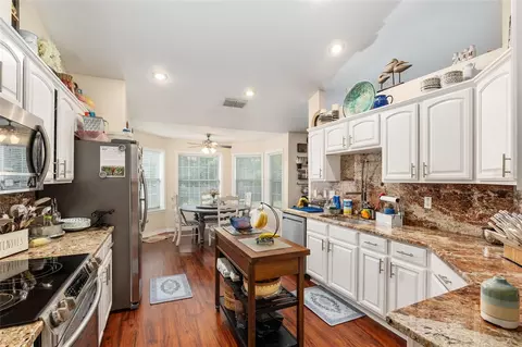 Kitchen - 275 SE 34th Pl, Ocala, FL 34471 photo 2 of 5