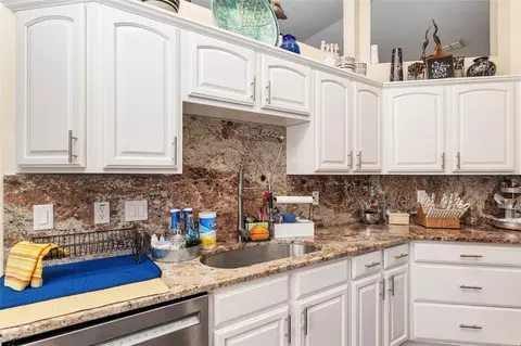 Kitchen - 275 SE 34th Pl, Ocala, FL 34471 photo 4 of 5