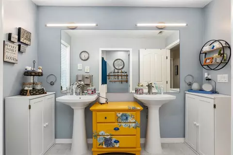 Bath - 275 SE 34th Pl, Ocala, FL 34471 photo 2 of 8