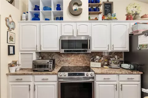 Kitchen - 275 SE 34th Pl, Ocala, FL 34471 photo 3 of 5