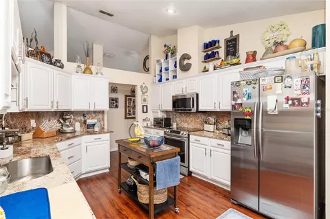 Kitchen - 275 SE 34th Pl, Ocala, FL 34471 photo 5 of 5