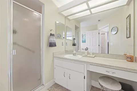 Bath - 8152 SW 108th Loop, Ocala, FL 34481 photo 2 of 3