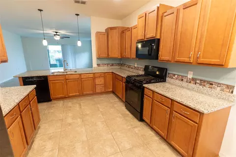Kitchen - 10067 SW 89th Loop, Ocala, FL 34481 photo 2 of 5