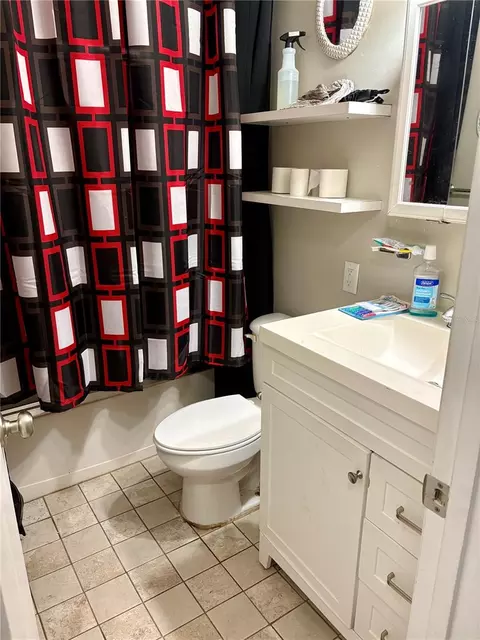 Bath - 4808 NE 3rd Pl, Gainesville, FL 32641 photo 1 of 1