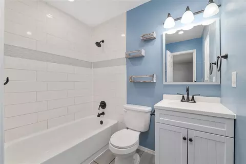 Bath - 69 Sapphire Rd, Ocala, FL 34472 photo 2 of 4