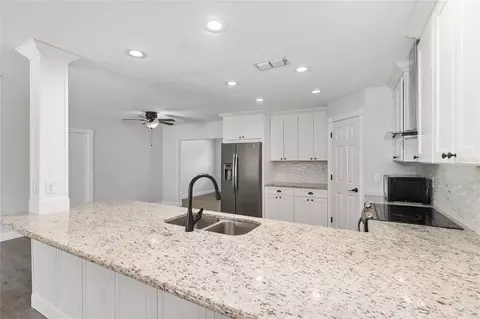 Kitchen - 69 Sapphire Rd, Ocala, FL 34472 photo 2 of 7