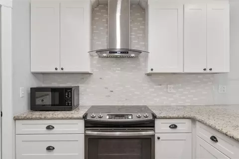 Kitchen - 69 Sapphire Rd, Ocala, FL 34472 photo 5 of 7