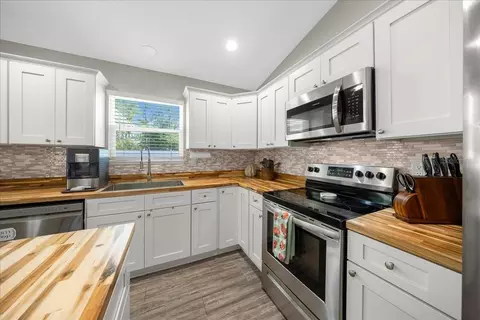 Kitchen - 13 Teak Loop Pl, Ocala, FL 34472 photo 5 of 6