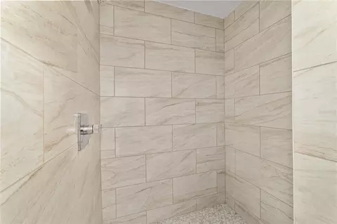 Bath - 4008 SE 61 Pl, Ocala, FL 34480 photo 2 of 3