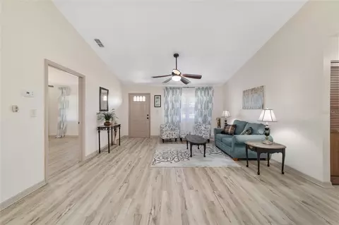 Living - 4008 SE 61 Pl, Ocala, FL 34480 photo 2 of 3