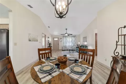 Dining - 4008 SE 61 Pl, Ocala, FL 34480 photo 5 of 8