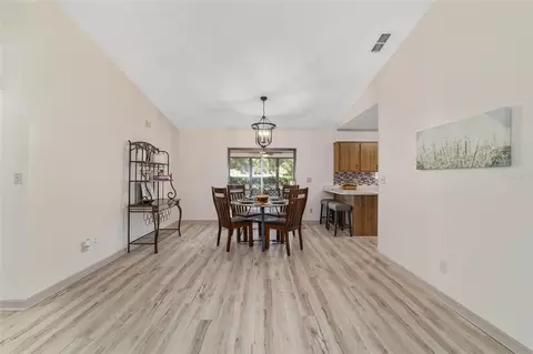 Dining - 4008 SE 61 Pl, Ocala, FL 34480 photo 2 of 8