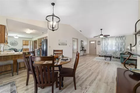 Dining - 4008 SE 61 Pl, Ocala, FL 34480 photo 4 of 8