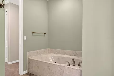Bath - 8889 SW 86th Loop, Ocala, FL 34481 photo 2 of 5