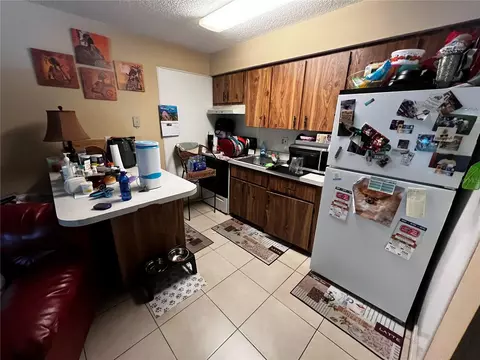 Kitchen - 601 NE 28th Ave, Ocala, FL 34470 photo 2 of 4