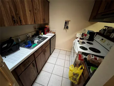 Kitchen - 601 NE 28th Ave, Ocala, FL 34470 photo 4 of 4