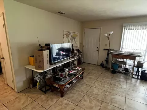 Living - 601 NE 28th Ave, Ocala, FL 34470 photo 2 of 3