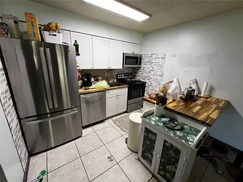 Kitchen - 601 NE 28th Ave, Ocala, FL 34470 photo 1 of 4
