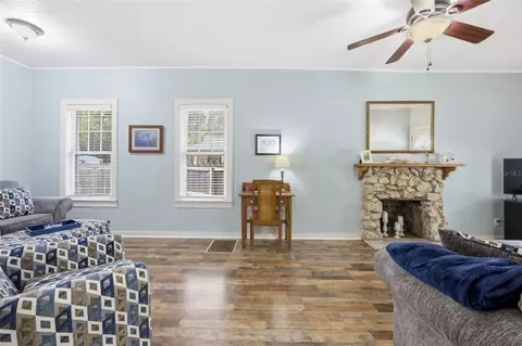 Living - 124 SE 1st St, Williston, FL 32696 photo 2 of 6