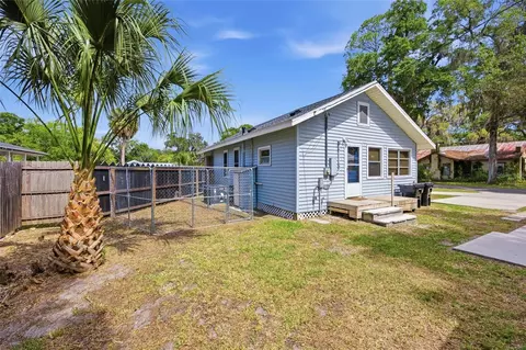 Exterior - 124 SE 1st St, Williston, FL 32696 photo 3 of 8