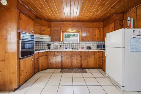 Kitchen - 124 SE 1st St, Williston, FL 32696 photo 1 of 1