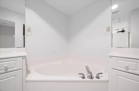 Bath - 3003 SW 41st Pl, Ocala, FL 34474 photo 3 of 6