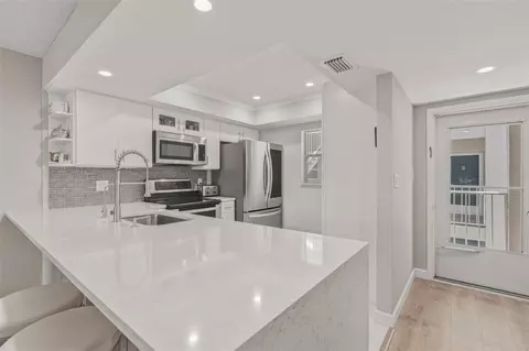 1520 Glen Oaks Dr E #247, Sarasota, FL 34232