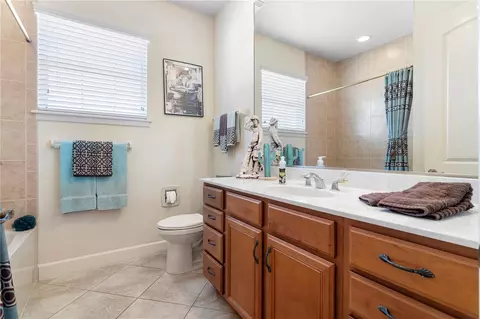 Bath - 6426 SE 10th St, Ocala, FL 34472 photo 5 of 6