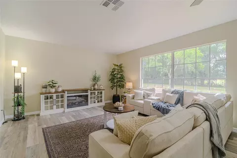 Living - 6875 NE 25th Ave, Ocala, FL 34479 photo 2 of 3