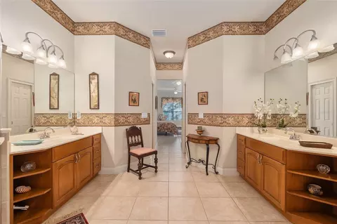 Bath - 3865 SE 52nd Ave, Ocala, FL 34480 photo 4 of 6