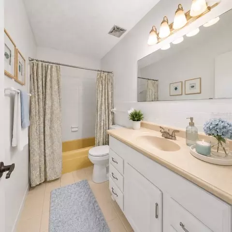 Bath - 2415 NE 7th St #8, Ocala, FL 34470 photo 2 of 2
