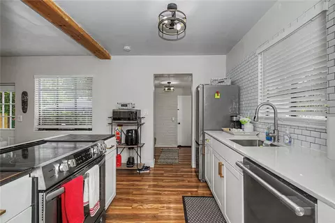 Kitchen - 1008 NE 6th St, Ocala, FL 34470 photo 2 of 4