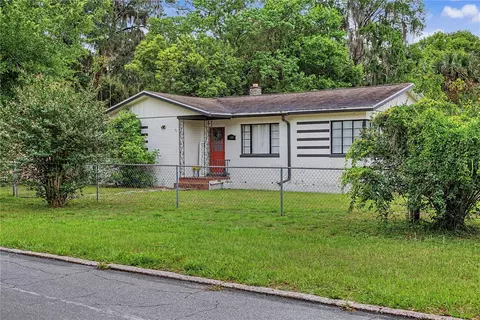 Exterior - 1008 NE 6th St, Ocala, FL 34470 photo 4 of 9