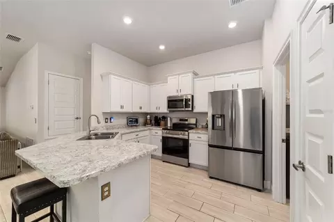 Kitchen - 4585 SE 25th Loop, Ocala, FL 34480 photo 2 of 2