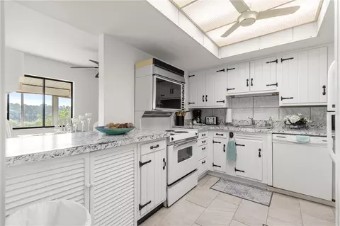 Kitchen - 628 Midway Dr #B, Ocala, FL 34472 photo 3 of 4
